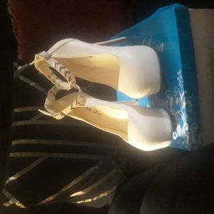 Heels for wedding  cream color size 10